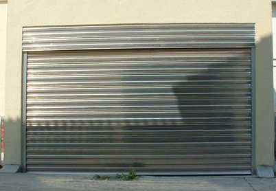 安裝不銹鋼卷簾門