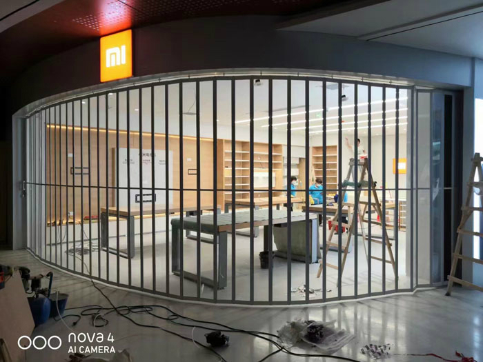 鋁合金水晶折疊門(mén)安裝